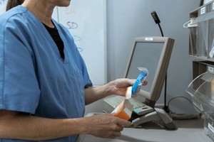 Los laboratorios tendrán 45 días hábiles para adecuarse.