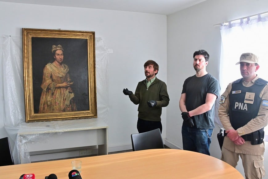 Curator Ariel Bassano addresses the media next to a portrait of Contessa Colleoni by Italian artist Giuseppe Ghislandi, an iconic painting stolen decades ago by the Nazis, following its recovery by Argentine officials after it was spotted in a real estate photo, in Mar del Plata, Argentina, September 3, 2025. REUTERS/Jose Scalzo