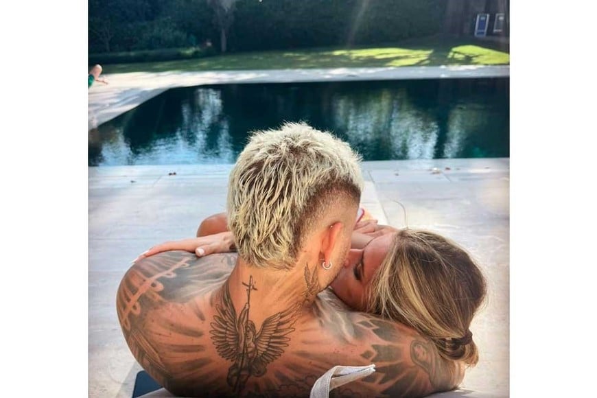 La pareja comparte cada momento de su romance en redes.