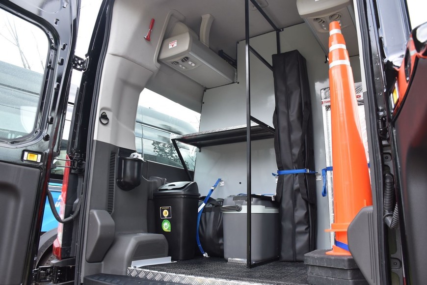 Cada furgón está equipado con tecnología avanzada para tareas de criminalística.