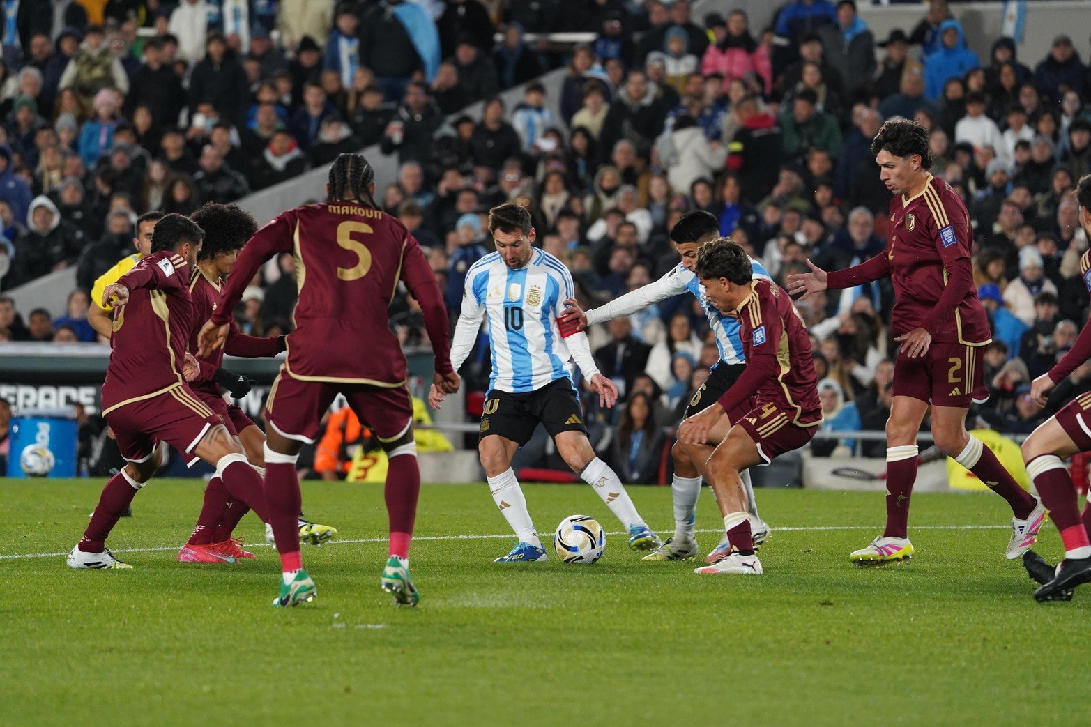Messi en una marea vinotintesca