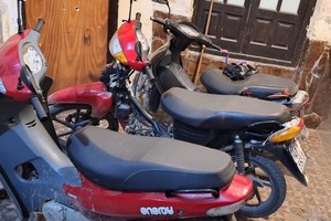 Las motocicletas secuestradas fueron trasladadas a sede policial, donde se realizarán pericias y cotejos con denuncias previas.