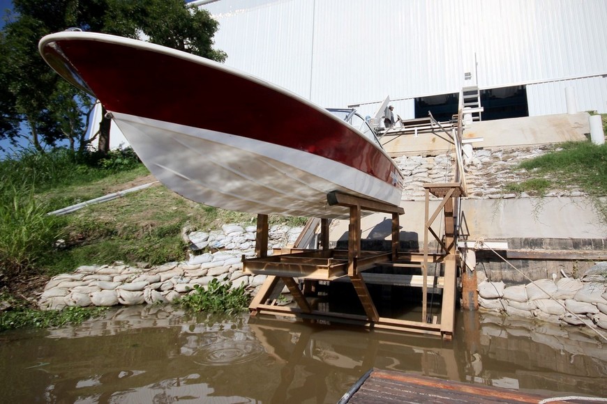 Elementos de uso obligatorio y los teléfonos útiles deberán figurar en los carteles.