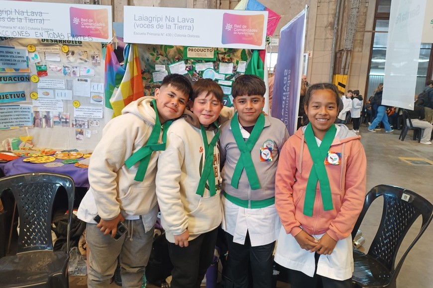 Una enciclopedia digital con el canto de los pájaros, imitados por un estudiante, fue la propuesta de los chicos de Colonia Dolores.