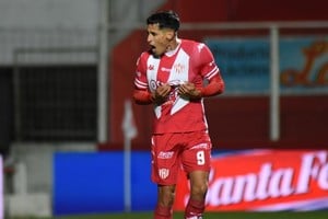 Antes Unión de Santa Fe, hoy, La Perla del Oeste y mañana, debut en el clásico de la ciudad de Recreo. Foto: Manuel Fabatía.