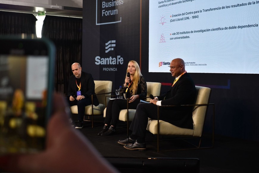 Panel del evento donde se debatieron los hitos que consolidan a Santa Fe como polo científico-tecnológico.