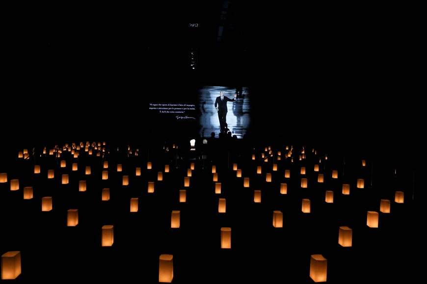 People queue to pay tribute as designer Giorgio Armani lies in state at the Armani/Teatro, following his death at the age of 91, in Milan, Italy September 6, 2025. REUTERS/Claudia Greco     TPX IMAGES OF THE DAY