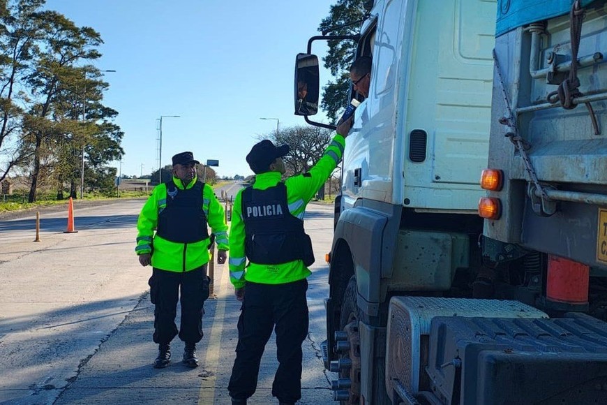Una de las tareas de la fuerza es colaborar con la Agencia Provincial de Seguridad Vial.