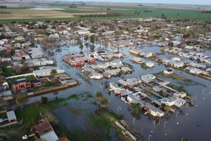 Toma aérea del día lunes 1 de septiembre, con el agua aún desbordada. Foto: Gentileza FM Vía Libre 87.9