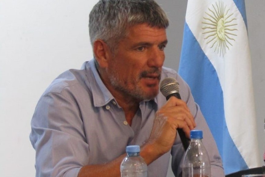 El presidente comunal de María Teresa detalló cómo es el panorama a casi siete días de la inundación.