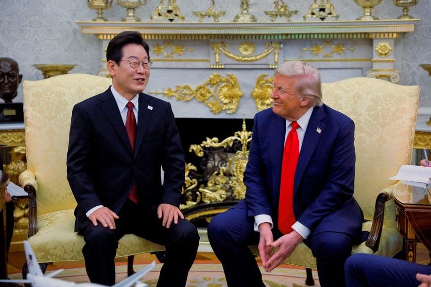 FILE PHOTO: U.S. President Donald Trump meets with South Korean President Lee Jae Myung at the Oval Office, at the White House, in Washington, D.C., U.S., August 25, 2025. REUTERS/Brian Snyder/File Photo