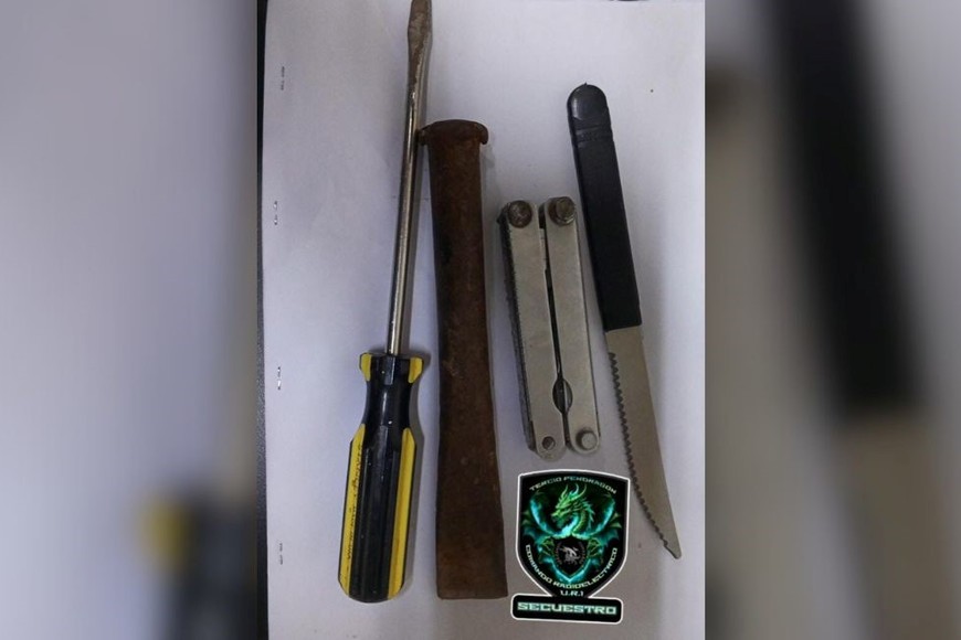 Algunos de los elementos que los sospechosos tenían en su poder. Foto: El Litoral