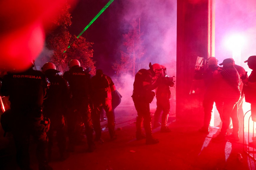 Riot police officers stand guard, during clashes with anti-government protestors, at a protest against what the demonstrators say is an increase in police brutality, at the university campus, in Novi Sad, Serbia, September 5, 2025. REUTERS/Zorana Jevtic