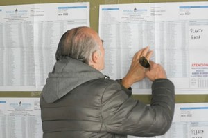 Los bonaerenses acudieron a votar en una jornada marcada por la baja participación. Foto: NA