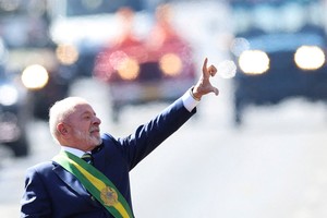 Brazil's President Luiz Inacio Lula da Silva gestures as he attends the Independence Day parade in Brasilia, Brazil September 7, 2025. REUTERS/Adriano Machado