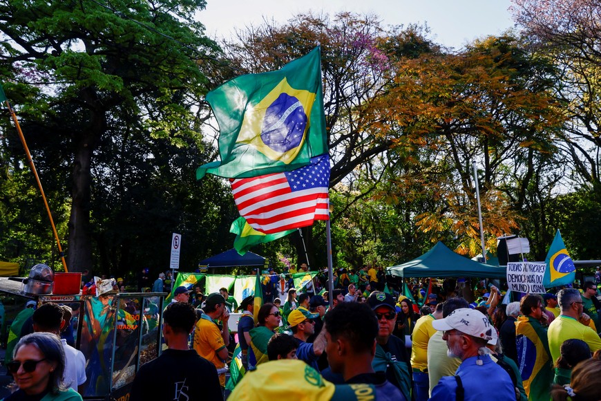A protester holds Brazilian and U.S. flags as supporters of former Brazilian President Jair Bolsonaro attend a demonstration on Brazilian Independence Day, amid the final phase of Bolsonaro's trial, in which he is accused of plotting a coup after his electoral defeat, in Porto Alegre, Brazil September 7, 2025. REUTERS/Diego Vara