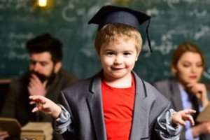 La crianza es la relación temprana del bebé con un adulto que funciona en el lugar de sostén.