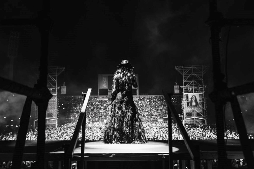 Lali en el estadio José Amalfitani del Club Atlético Vélez Sársfield