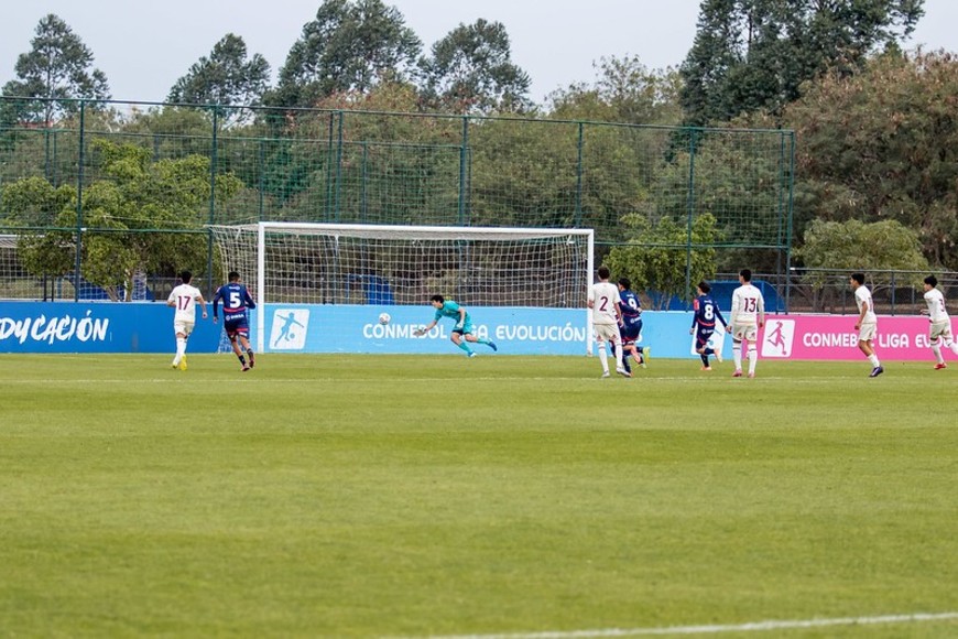 Talleres, cursos y juego: formación integral además de la competencia.