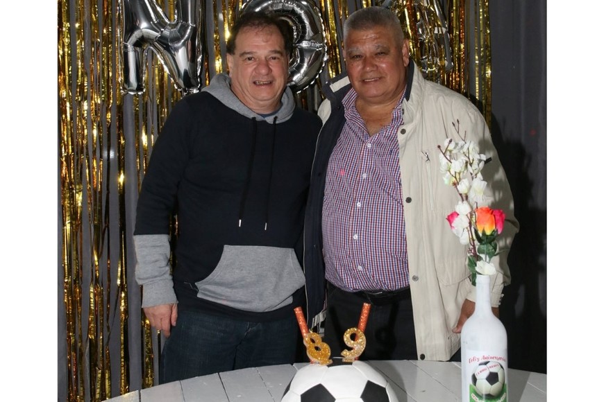 Un histórico. Claudio Ubaldo Chena junto a Miguel Cantero. Crédito:  Manuel Fabatía.