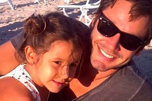 El actor compartió un video de su hija para mantener viva su memoria.