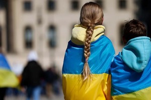 Aumenta la presión internacional contra Rusia para que devuelva a los menores ucranianos trasladados a su territorio.  Hannibal Hanschke/AP/DW