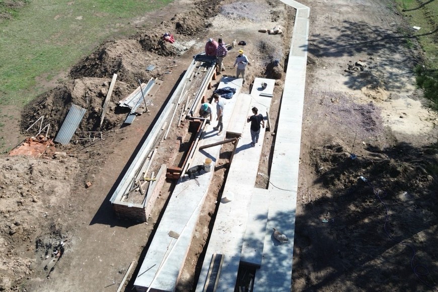 “Con la intervención de este espacio público estamos dotando de veredas, iluminación, parquización, gradas y un muelle, a un predio que era poco aprovechado", indicó Enrico.