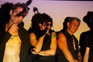 Lxs Fatales, banda integrada por Pancho Chiarelli (guitarra, bajo y coros), Paula Bergesio (voz), Alfredo Oliva (batería) y José Liotta (bajo, guitarra y coros).