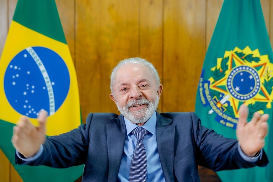 (250908) -- BRASILIA, 8 septiembre, 2025 (Xinhua) -- Imagen proveída por la Presidencia de Brasil del presidente brasileño, Luiz Inácio Lula da Silva, participando durante la cumbre virtual del grupo de BRICS, en el Palacio de Planalto, en Brasilia, capital de Brasil, el 8 de septiembre de 2025. Lula da Silva dijo el lunes durante la cumbre virtual del grupo de BRICS que en un mundo cada vez más inestable, corresponde a este mecanismo mostrar que la cooperación supera cualquier forma de rivalidad y ya es el nuevo nombre de la "defensa del multilateralismo". (Xinhua/Ricardo Stuckert/Presidencia de Brasil) (rtg) (ah) (ce)