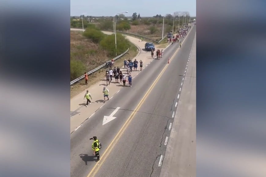 Participantes de diferentes provincias se suman a esta histórica caminata juvenil.