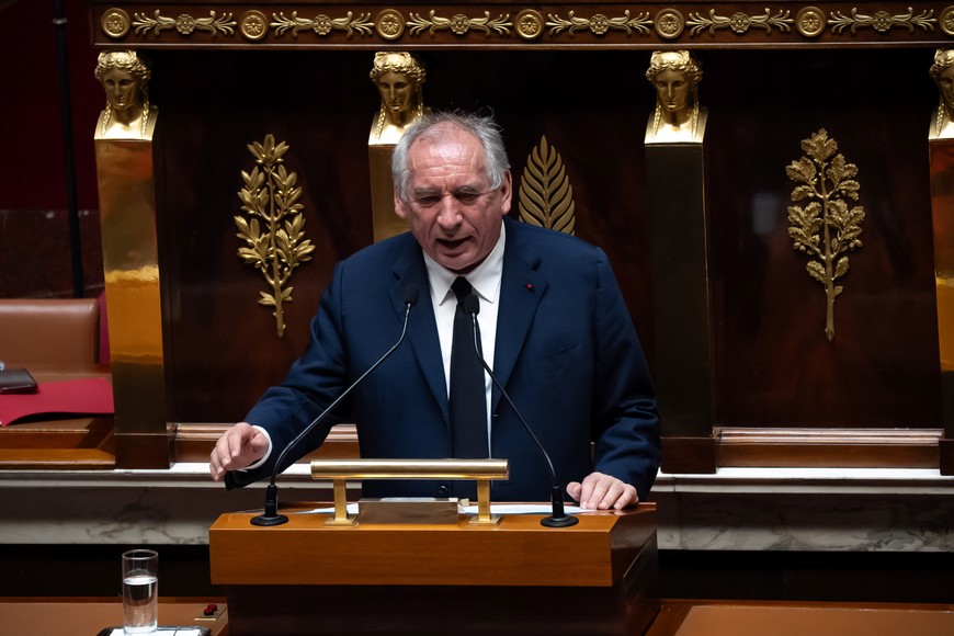 (250908) -- PARIS, 8 septiembre, 2025 (Xinhua) -- El primer ministro francés, Francois Bayrou, presenta su declaración de política general antes de una moción de confianza sobre el plan de recorte presupuestario, en París, Francia, el 8 de septiembre de 2025. El primer ministro francés, Francois Bayrou, perdió el lunes su moción de confianza en la Asamblea Nacional de Francia por su plan presupuestario que pretendía ahorrar 44.000 millones de euros (51.660 millones de dólares) al año en gasto público. (Xinhua/Aurelien Morissard) (rtg) (ah) (ce)