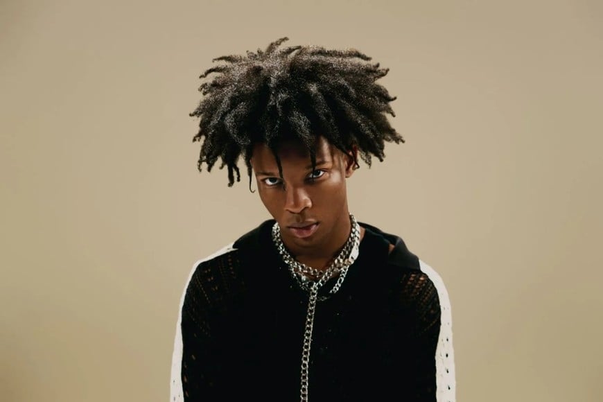 La investigación busca esclarecer cómo el cuerpo terminó dentro del vehículo incautado.