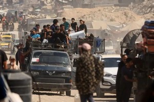 Palestinos desplazados huyen de ciudad de Gaza tras orden de evacuación israelí. Dawoud Abu Alkas/Reuters/DW