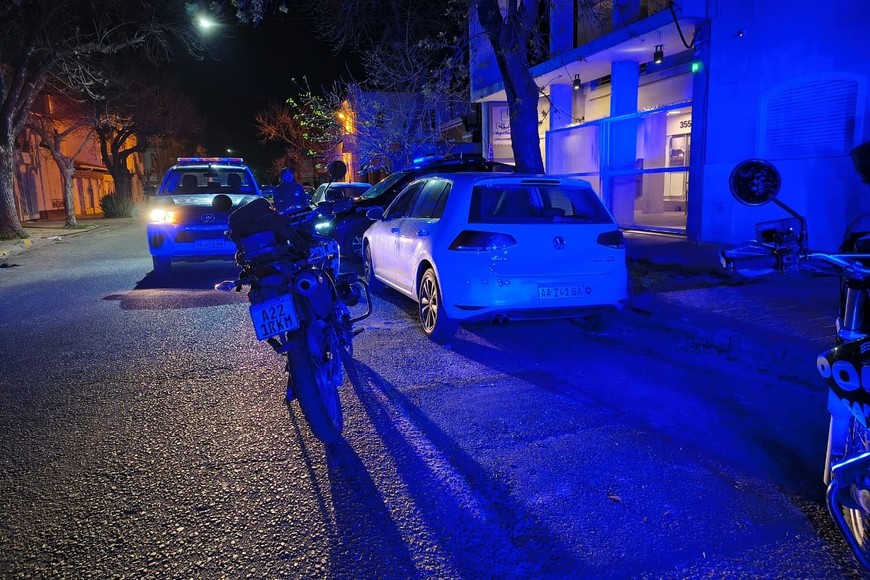 Una vecina relató que ya había visto al intruso sentado frente a su casa en otras ocasiones.