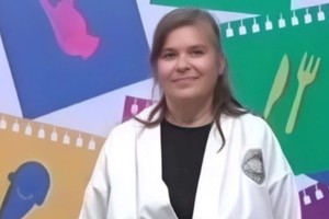 Nacida en Vera, Carla es hija del legendario Carlos García, el multifacético creador de Montecarlo Publicidad de quien heredó su vocación de locutora, profesión que desempeña con gran profesionalismo en la ciudad de Santa Fe.