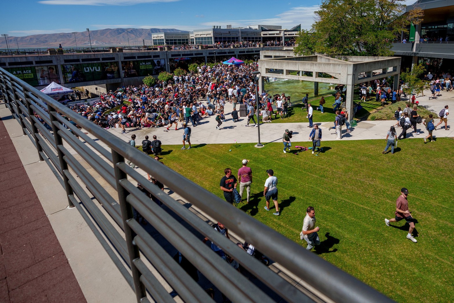 La gente comenzó a evacuar rápidamente el lugar