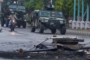 El Ejército de Nepal advirtió que no tolerará actos de violencia ni saqueos. Niranjan Shrestha/AP/DW