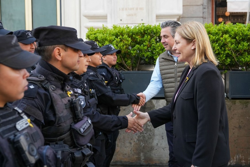 Los efectivos recibieron el equipamiento que se utilizará esencialmente en la zona del microcentro.