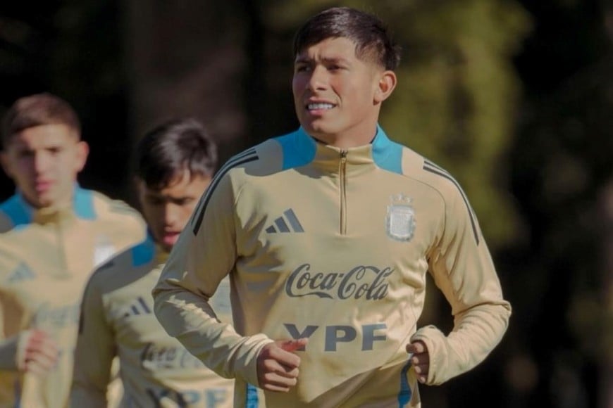 Lautaro Vargas entrenando con la Selección Argentina.