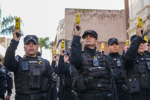 Entregaron las primeras cien pistolas de baja letalidad