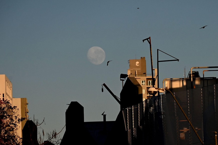 Sigue el importante salto térmico en la capital santafesina. Crédito: Flavio Raina
