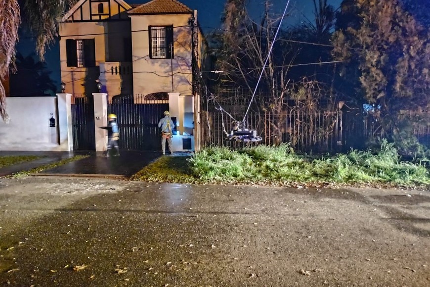 Vecinos relataron cómo las brasas volaban e incluso alcanzaron sus viviendas.