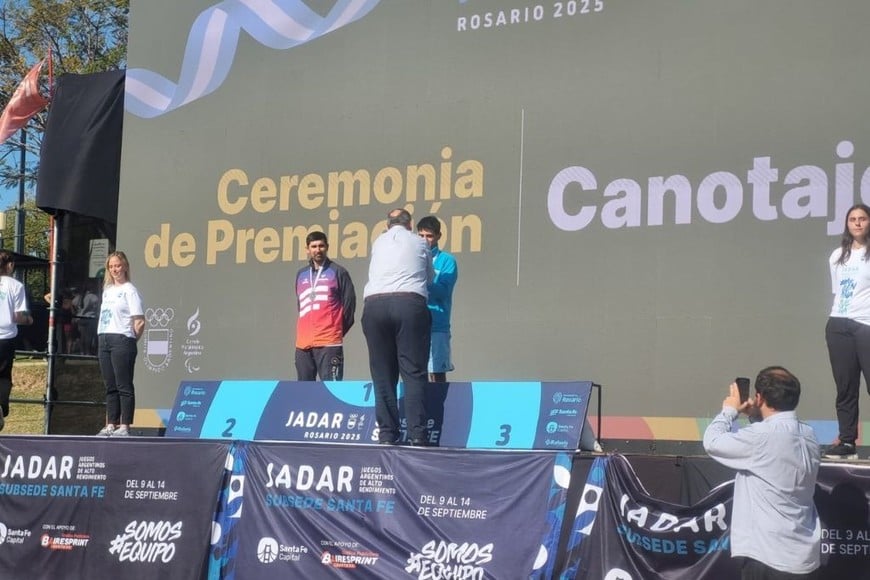 Las delegaciones provinciales celebraron en Santa Fe las medallas logradas en la Laguna Setúbal.