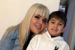 “Te extraño una vida hijo, perdón”, escribió More en la historia de Instagram que publicó.