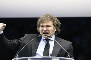 El presidente Javier Milei gobierna a los gritos e insultos, sin verdadera autocrítica. Así nos va. ¿Cambiará realmente tras la derrota en las urnas y el golpazo que recibió en las recientes elecciones? Gentileza