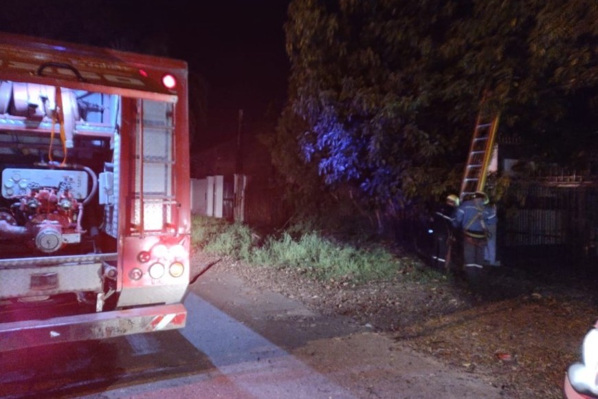 Un incendio callejero puso en riesgo a 12 chicos del hogar Estrada. Foto: El Litoral