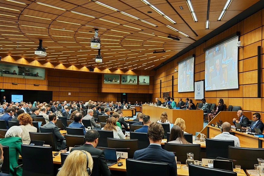 (250910) -- VIENA, 10 septiembre, 2025 (Xinhua) -- Imagen del 10 de septiembre de 2025 de una vista de la reunión de la Junta de Gobernadores del Organismo Internacional de Energía Atómica (OIEA), en Viena, Austria. China se opone de forma explícita a la decisión de Francia, Reino Unido y Alemania (E3) de utilizar el mecanismo de restablecimiento automático (snapback) para reactivar las sanciones contra Irán y pide realizar más esfuerzos diplomáticos en la cuestión nuclear iraní, dijo el miércoles Li Song, representante permanente de China ante el OIEA. (Xinhua/Misión Permanente de China ante la ONU y otras Organizaciones Internacionales en Viena) (jg) (da) (ce)