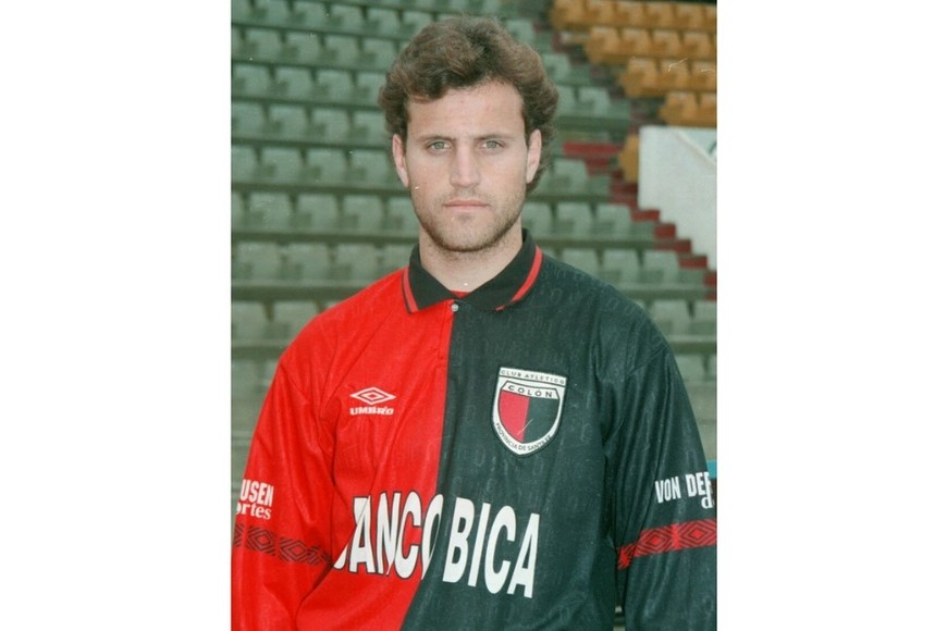 Marcelo Kobistyj le hizo un golazo a Talleres en la última victoria de visitante de Colón ante este rival, aunque el partido se jugó en cancha de Banfield en 1994