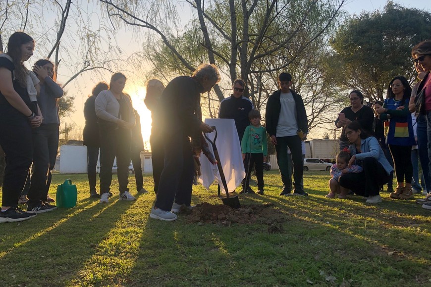 La ciudad de Sastre y sus instituciones se convocaron en la tarde de este miércoles con el objetivo de promover un mensaje de contención y apoyo, haciendo hincapié en que hablar sobre el suicidio es fundamental para derribar tabúes y salvar vidas.