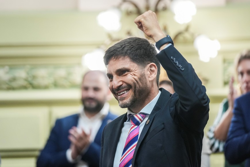 Pullaro celebró el fin de la sesión con la aprobación de la Carta Magna.